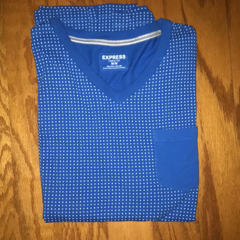 *NEW* Express Medium V-neck shirt - Picture 1 of 1